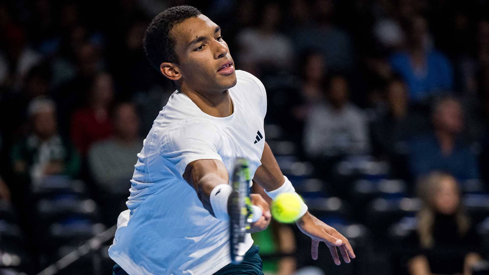 Auger-Aliassime survives tiebreak scare in Brussels