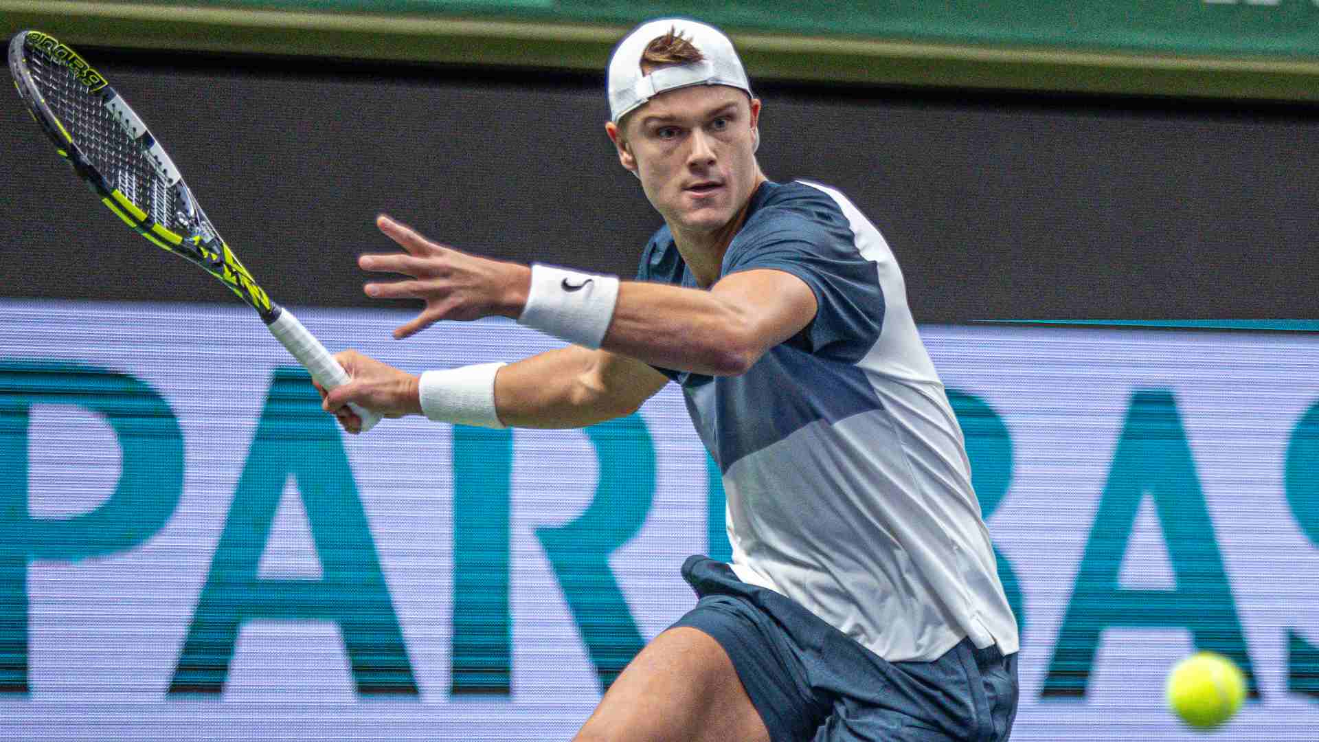 Rune's Fierce Rally Ignites Stockholm Run