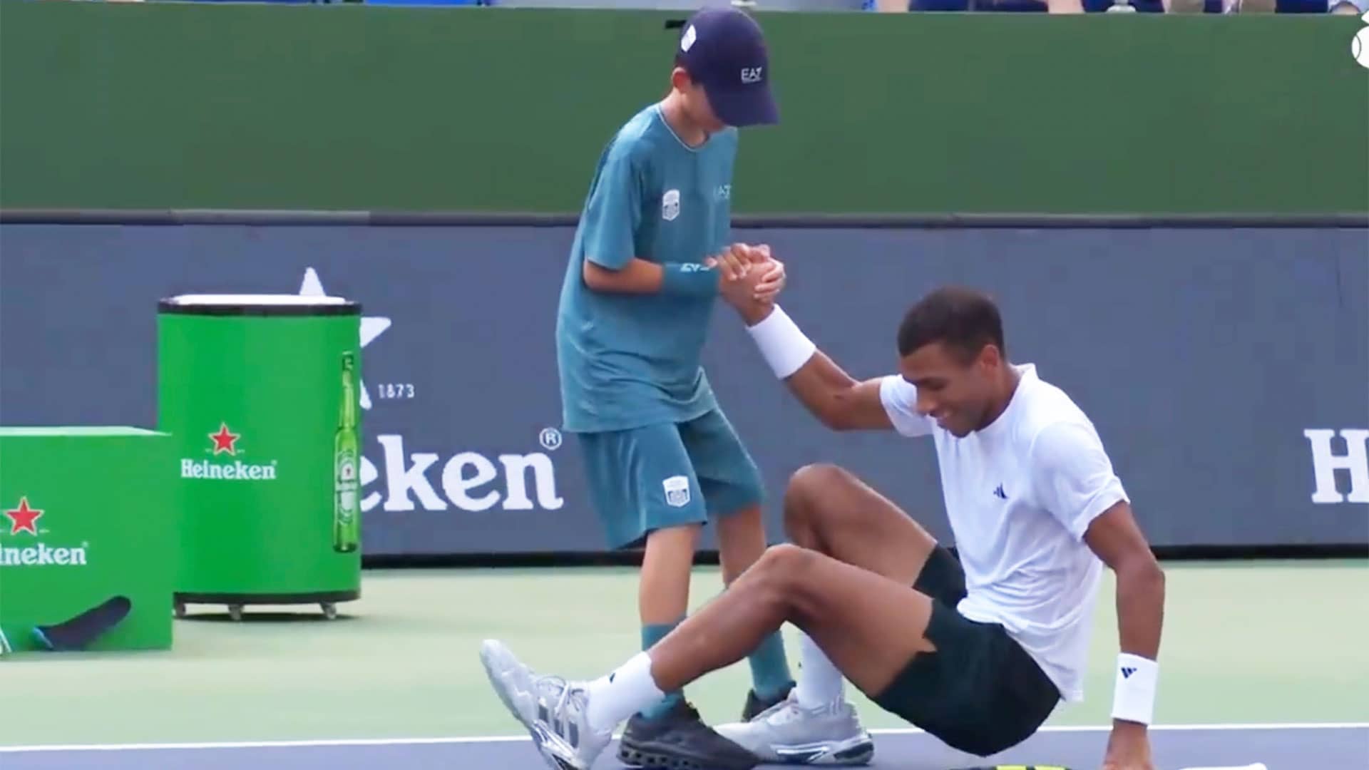 Auger-Aliassime rises with help in Shanghai thriller