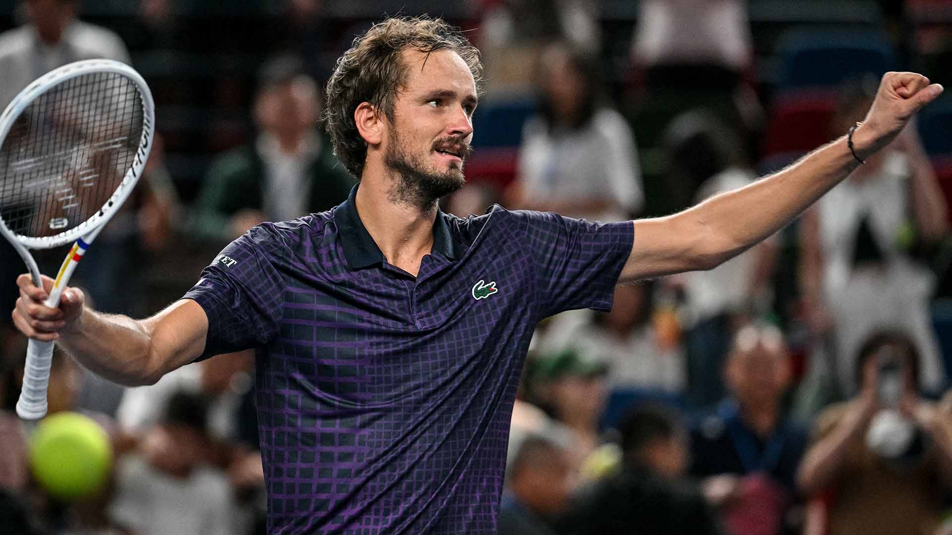 Medvedev overcomes physical demons in Shanghai survival