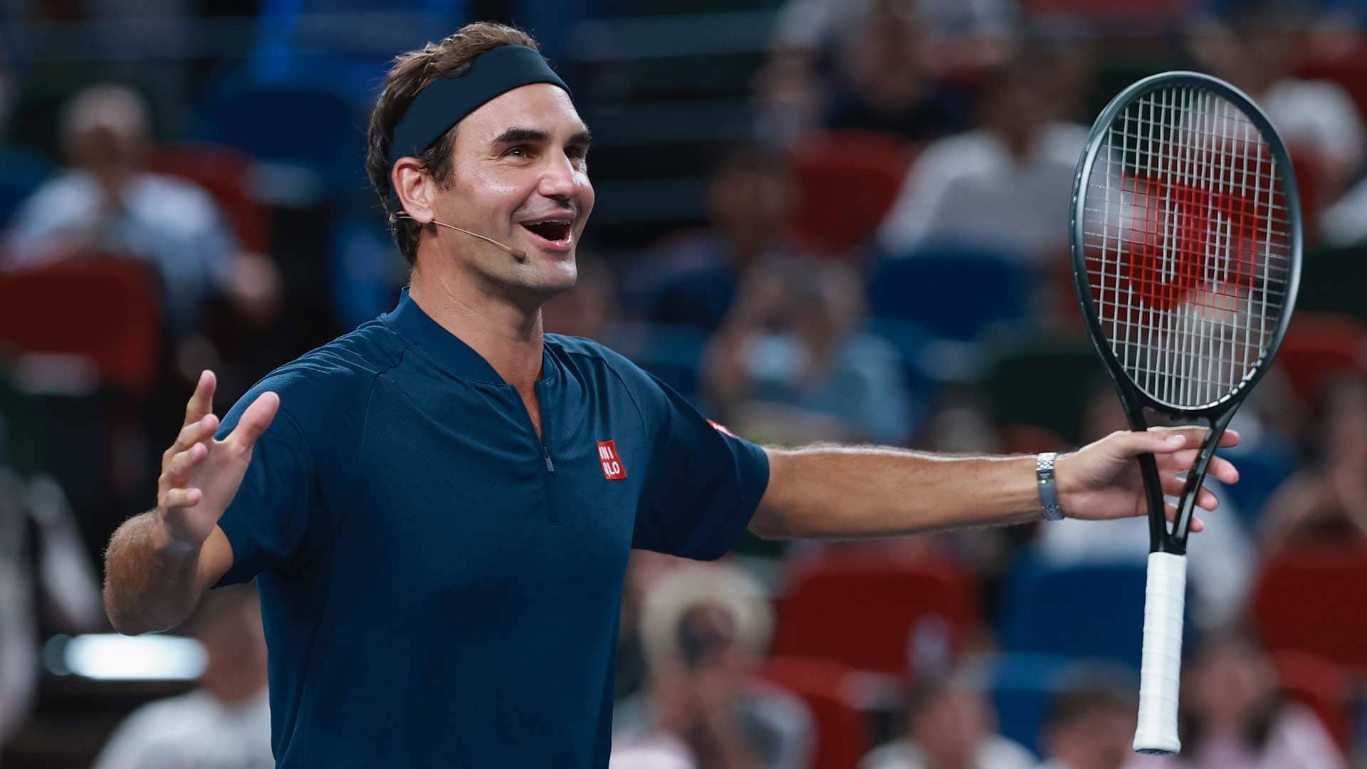 Federer rediscovers court rhythm in Shanghai exhibition