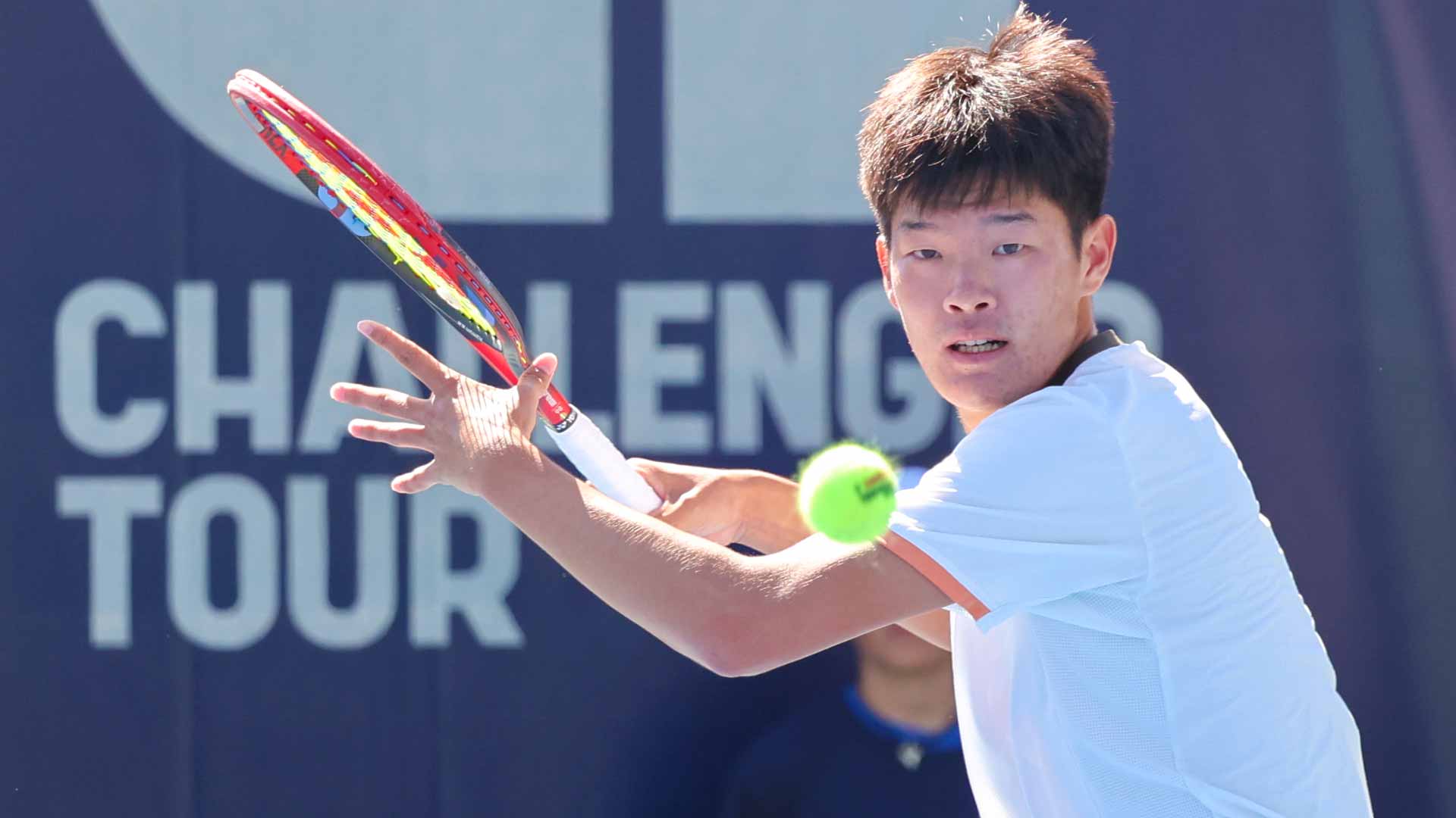 Zheng's Challenger Rise Mirrors Family's Bold Journey