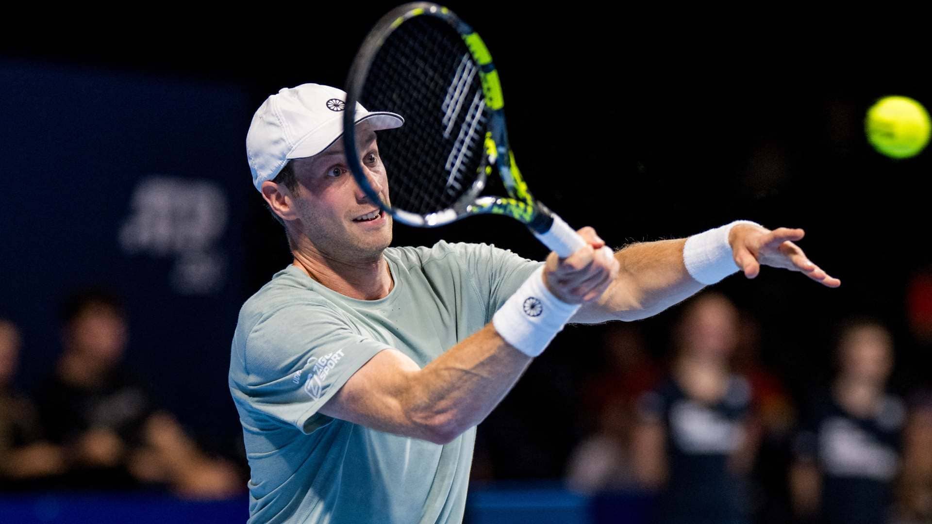 Van de Zandschulp snaps skid with resilient win in Brussels