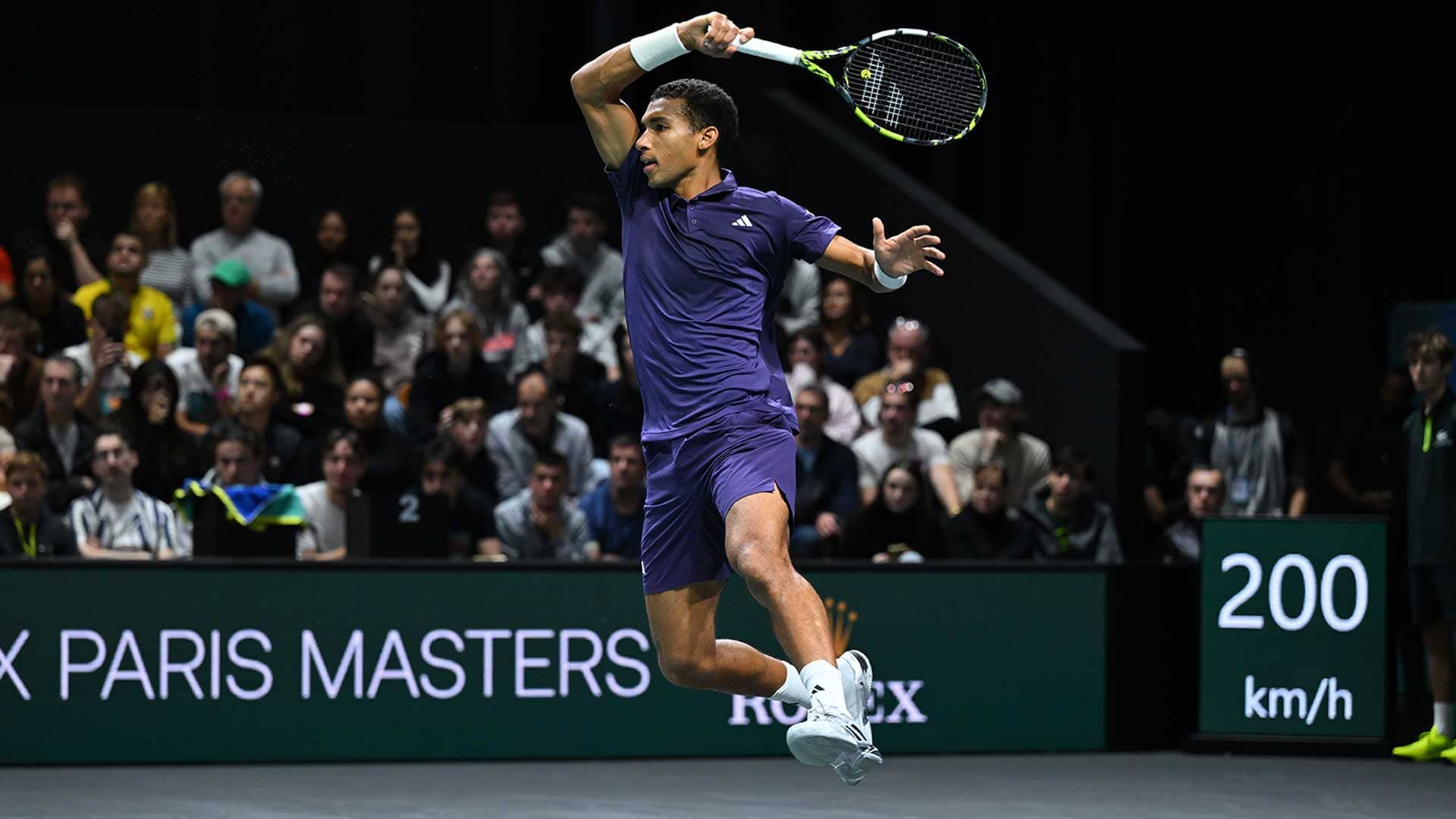 Auger-Aliassime's Paris Rally Keeps Turin in Sight