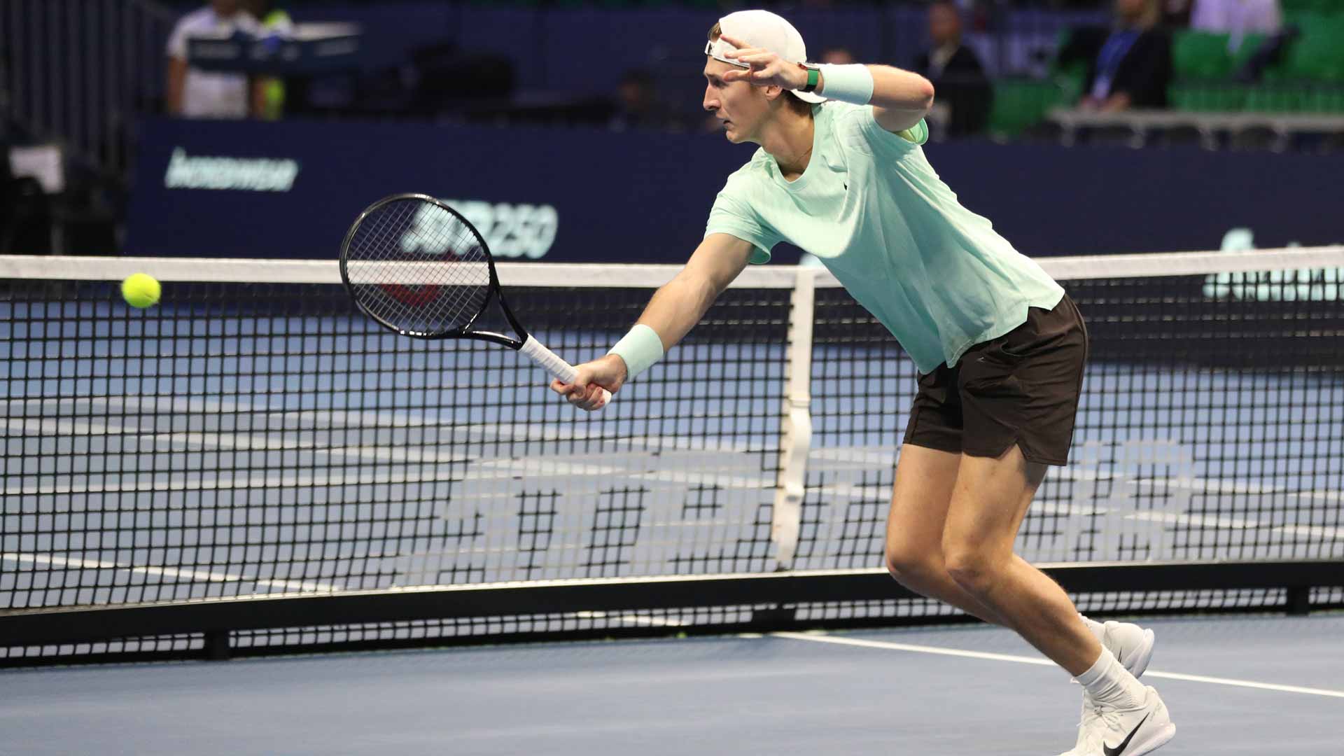 Korda's resilient rally extends Athens adventure